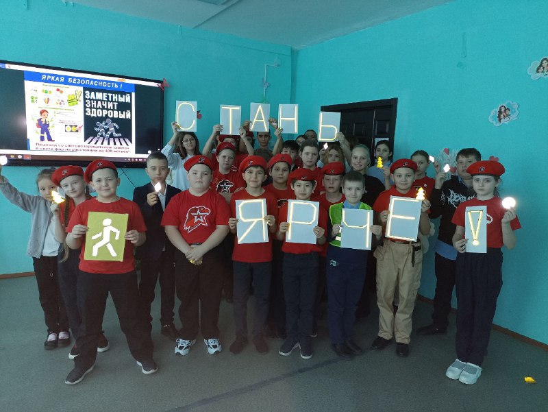 День дорожной безопасности в Новосибирском районе: Сотрудники Госавтоинспекции провели профилактические мероприятия со школьниками в средней школе №11 Шиловского гарнизона День дорожной безопасности в Новосибирском районе: Сотрудники Госавтоинспекции провели профилактические мероприятия со школьниками в средней школе №11 Шиловского гарнизона