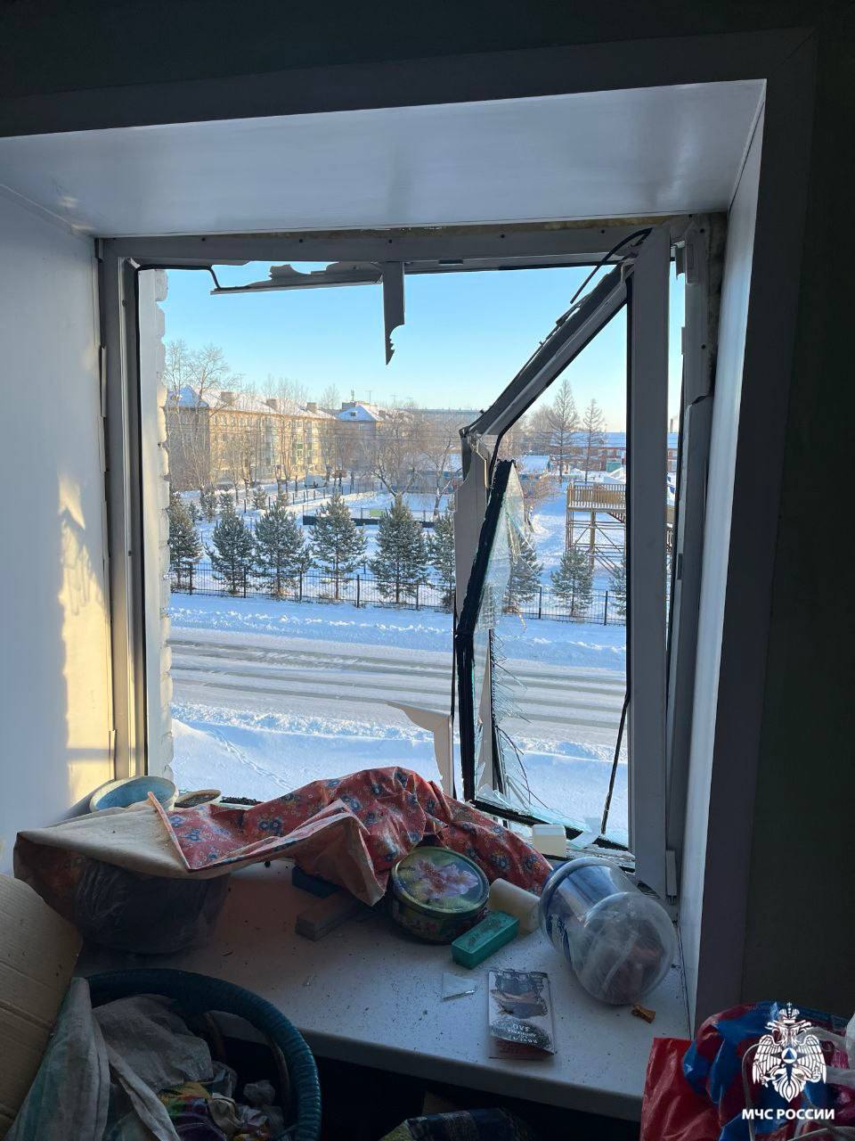 Сотрудники МЧС России ликвидировали последствия хлопка газа в Барабинском районе Сотрудники МЧС России ликвидировали последствия хлопка газа в Барабинском районе