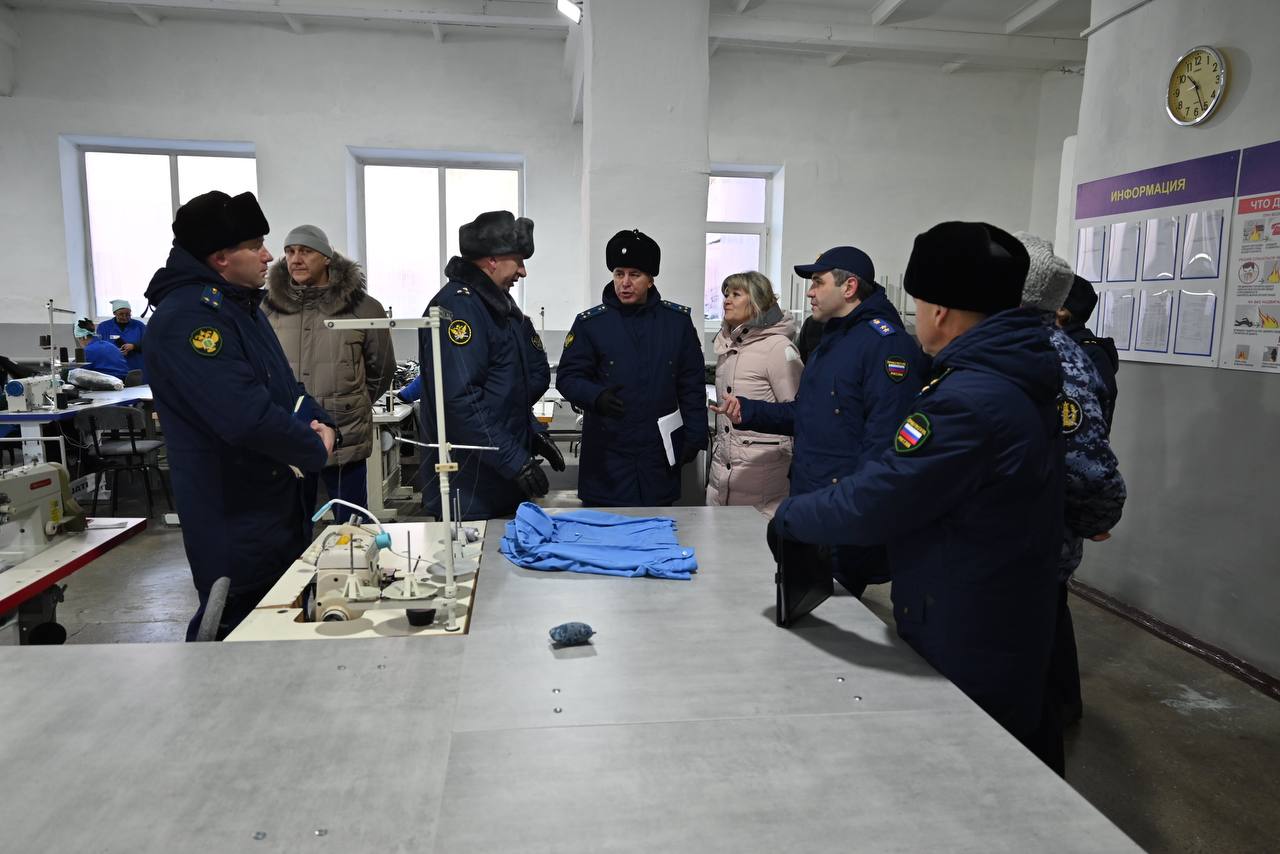 Сегодня прокурор Новосибирской области Александр Бучман с рабочим визитом посетил ФКУ ИК-9 ГУФСИН России по Новосибирской области, где подвел итоги проверки учреждения Сегодня прокурор Новосибирской области Александр Бучман с рабочим визитом посетил ФКУ ИК-9 ГУФСИН России по Новосибирской области, где подвел итоги проверки учреждения