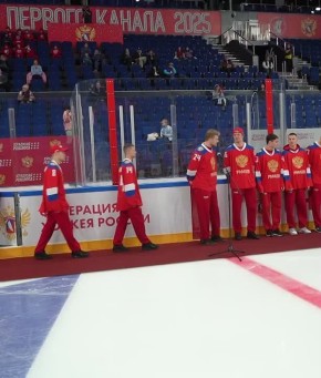 Кубок Первого канала стартовал со следж-хоккея на санях в Новосибирске