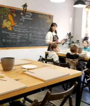 Гончарные секреты: глина сплотила мастеров и особенных детей