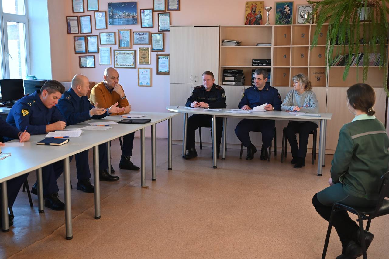 Сегодня прокурор Новосибирской области Александр Бучман с рабочим визитом посетил ФКУ ИК-9 ГУФСИН России по Новосибирской области, где подвел итоги проверки учреждения Сегодня прокурор Новосибирской области Александр Бучман с рабочим визитом посетил ФКУ ИК-9 ГУФСИН России по Новосибирской области, где подвел итоги проверки учреждения