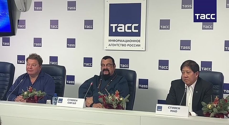 Актер Стивен Сигал назвал главной проблемой американского кино стереотип о русских и арабах как «плохих парнях»