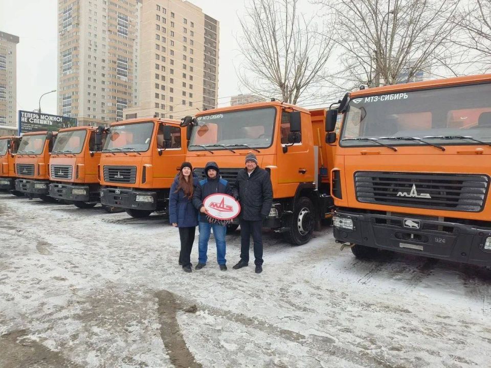 Максим Кудрявцев: В Новосибирск поступила новая дорожная техника – 11 белорусских самосвалов