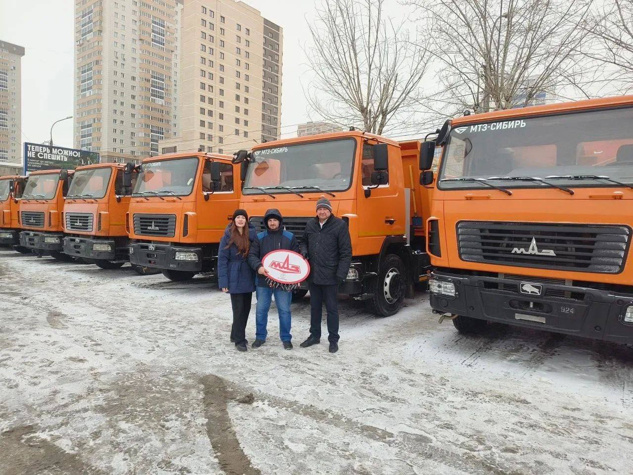 Максим Кудрявцев: В Новосибирск поступила новая дорожная техника – 11 белорусских самосвалов