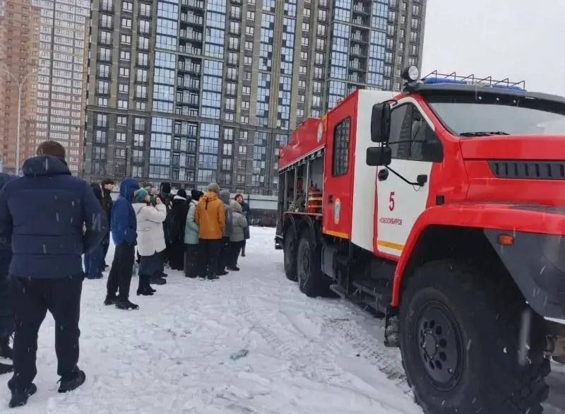 В Новосибирской области сотрудники полиции организовали для учеников класса правоохранительной направленности экскурсию в Центр организации дорожного движения В Новосибирской области сотрудники полиции организовали для учеников класса правоохранительной направленности экскурсию в Центр организации дорожного движения