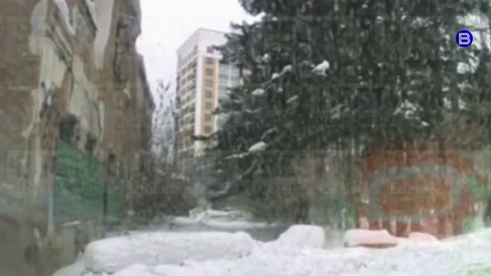 Кто виноват?. Подписчик «Вести Новосибирск» прислал нам в редакцию момент ДТП, снятый автомобильным регистратором его дочери, которая попала в аварию около Городского аэропорта