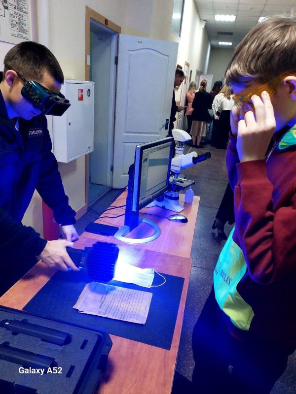 Наши восьмиклассники на экскурсии в Криминалистическом центре ГУ МВД