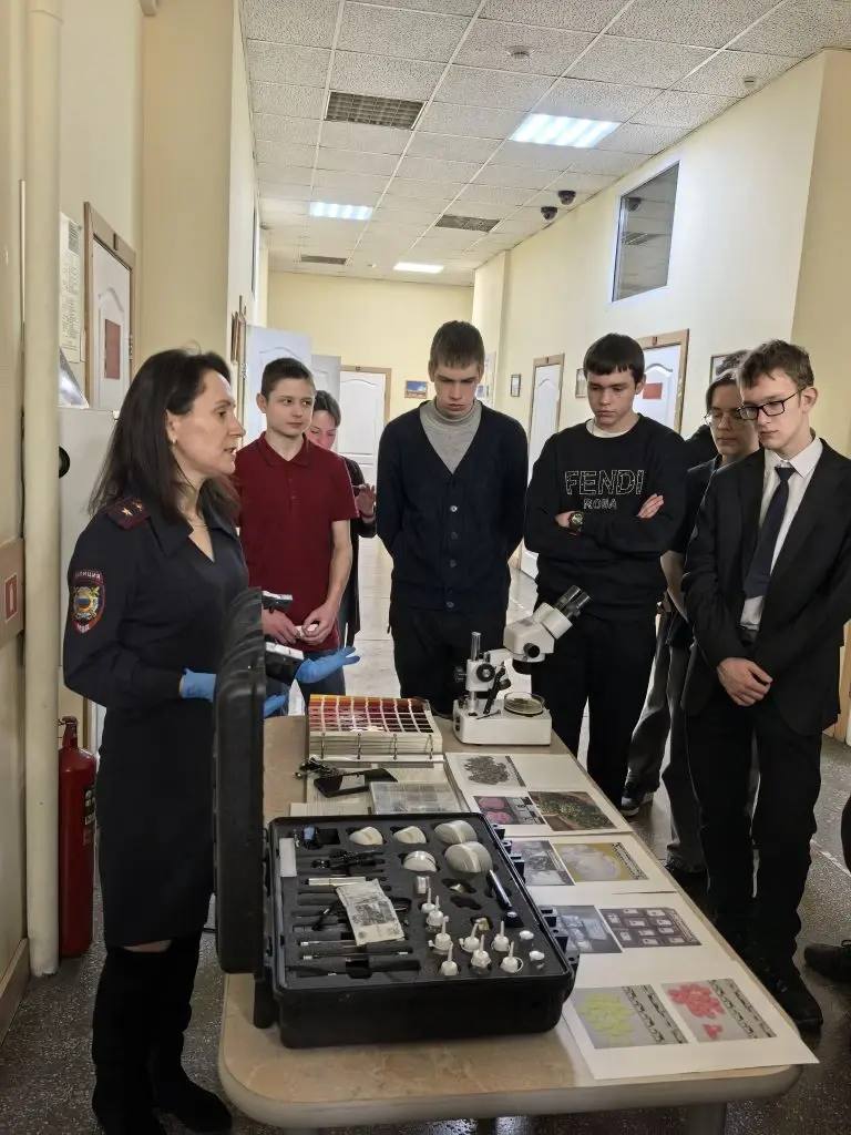 В Экспертно-криминалистическом центре Главного управления МВД России по Новосибирской области прошёл день открытых дверей В Экспертно-криминалистическом центре Главного управления МВД России по Новосибирской области прошёл день открытых дверей