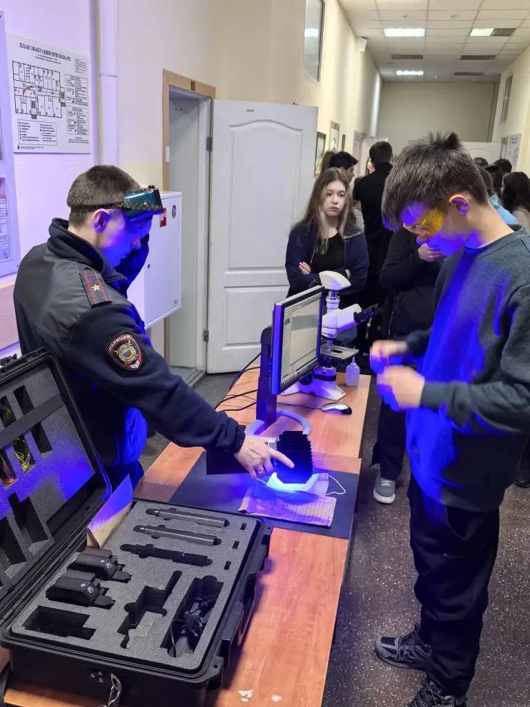 В Экспертно-криминалистическом центре Главного управления МВД России по Новосибирской области прошёл день открытых дверей В Экспертно-криминалистическом центре Главного управления МВД России по Новосибирской области прошёл день открытых дверей