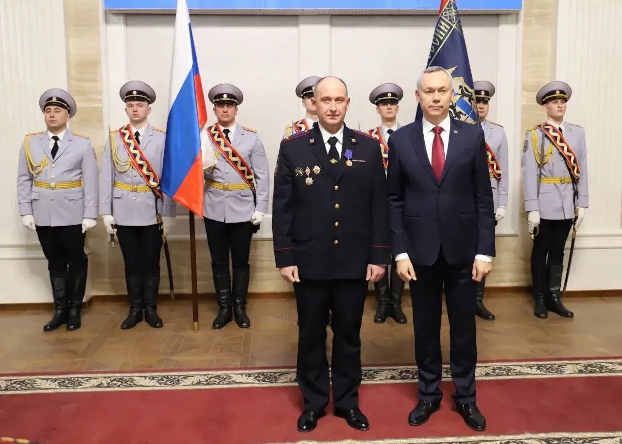 В День Конституции в Правительстве Новосибирской области вручили награды сотрудникам полиции В День Конституции в Правительстве Новосибирской области вручили награды сотрудникам полиции