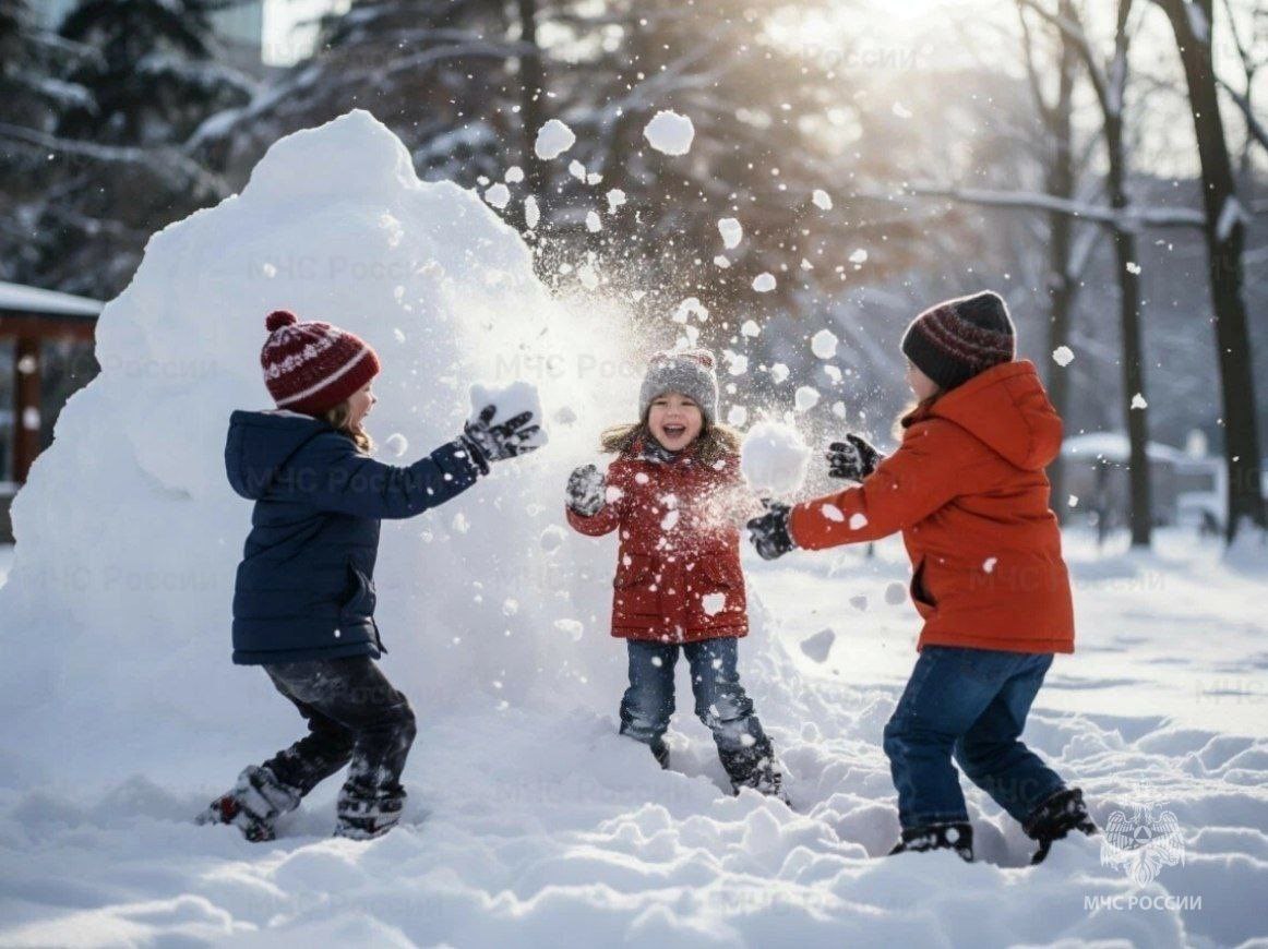 Безопасность детей зимой: правила от МЧС России