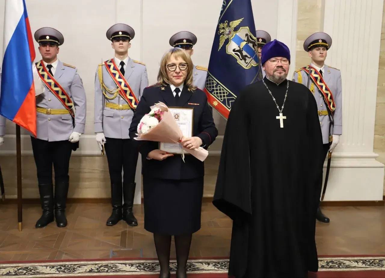 В День Конституции в Правительстве Новосибирской области вручили награды сотрудникам полиции В День Конституции в Правительстве Новосибирской области вручили награды сотрудникам полиции