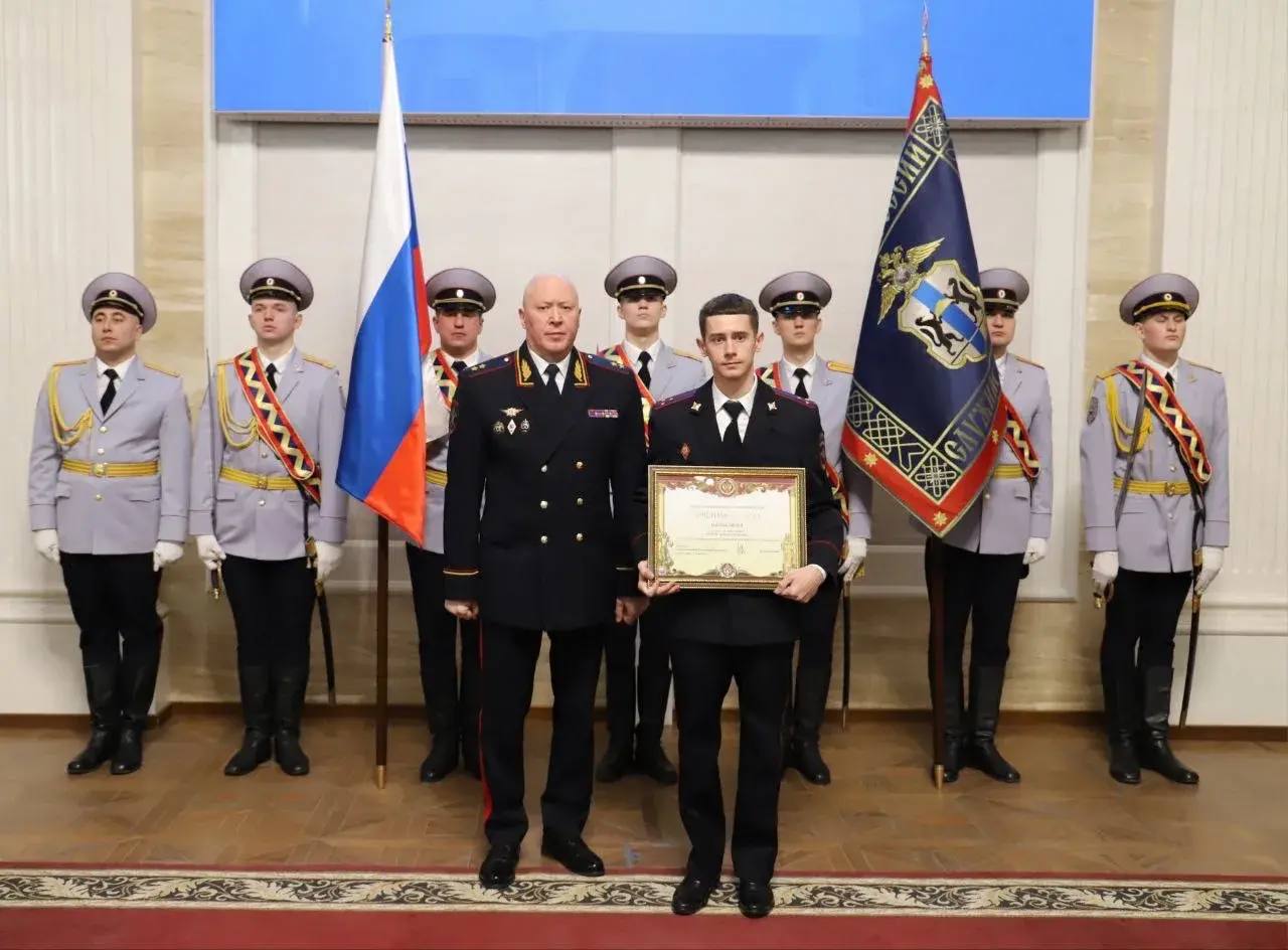 В День Конституции в Правительстве Новосибирской области вручили награды сотрудникам полиции В День Конституции в Правительстве Новосибирской области вручили награды сотрудникам полиции