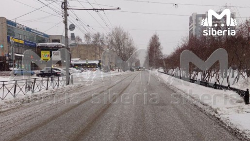 Авария с пассажирским автобусом случилась на Красном проспекте в Новосибирске