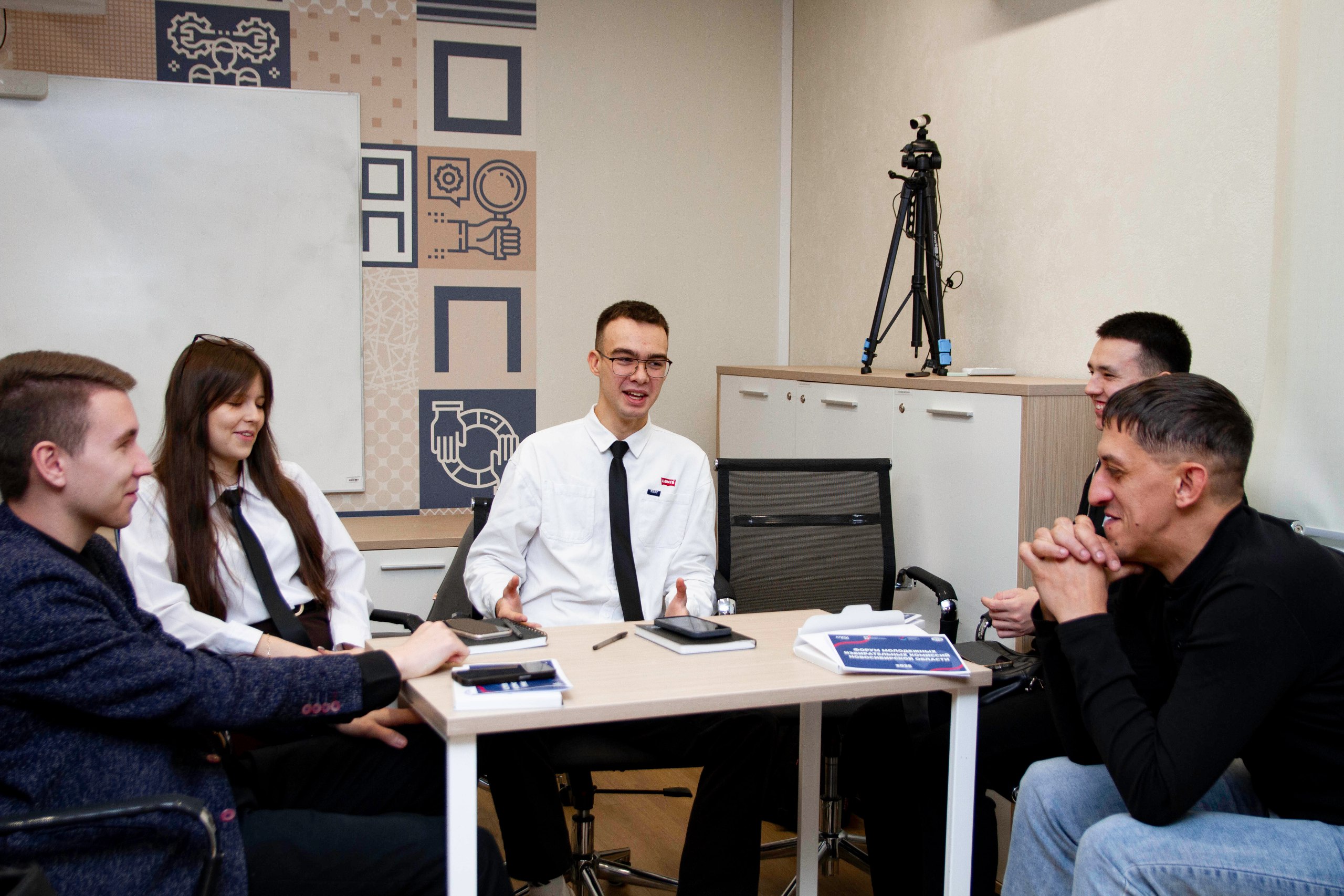 Молодежь формирует будущее: в Новосибирской области прошел Форум молодежных избирательных комиссий Молодежь формирует будущее: в Новосибирской области прошел Форум молодежных избирательных комиссий