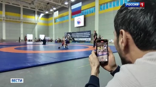 Юные борцы. Соревнования по вольной борьбе в новом формате прошли в Новосибирске