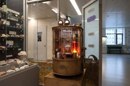 Первый в РФ музейный комплекс для демонстрации образования минералов установили в Новосибирском госуниверситете, сообщили ТАСС в вузе