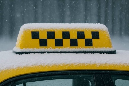 Водители такси в Новосибирске не стали протестовать, потому что выпал снег