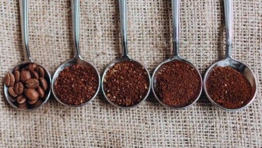 Измельчение кофе без кофемолки: кулинарные лайфхаки