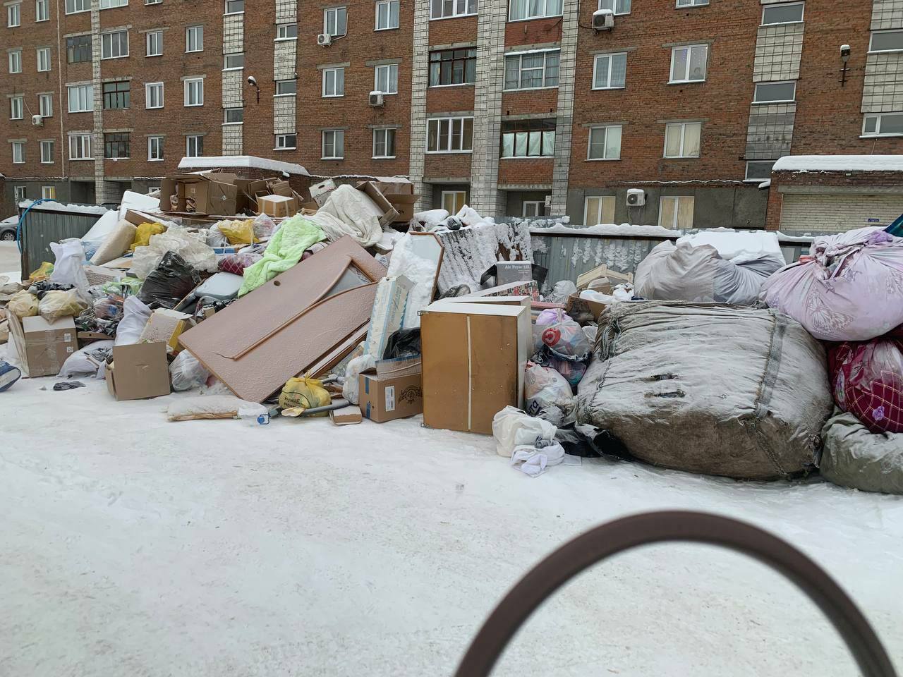 Прокурор города внес представление мэру Новосибирска в связи с ненадлежащей организацией работы по сбору и вывозу твердых коммунальных отходов Прокурор города внес представление мэру Новосибирска в связи с ненадлежащей организацией работы по сбору и вывозу твердых коммунальных отходов