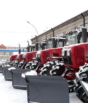 Новая снегоуборочная техника прибыла в Новосибирск