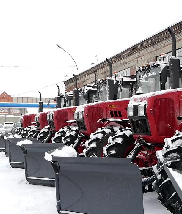 Новая снегоуборочная техника прибыла в Новосибирск