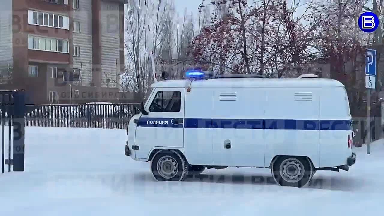 Лихача привезли в суд. В Новосибирский районный суд доставили подозреваемого в гибели сразу шести человек