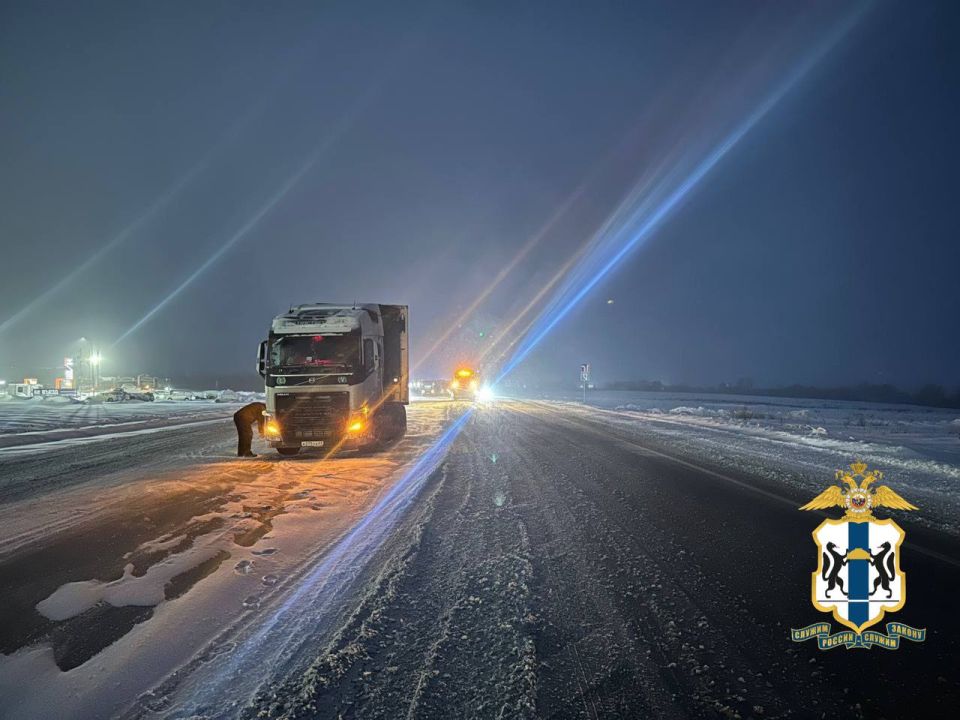 1234. Сотрудники полиции выясняют обстоятельства ДТП с участием автобуса, в котором пострадали 7 человек Предварительно установлено, что 20.12.2025 в 7.05 час в Коченевском районе произошло столкновение автомобиля «Вольво»...