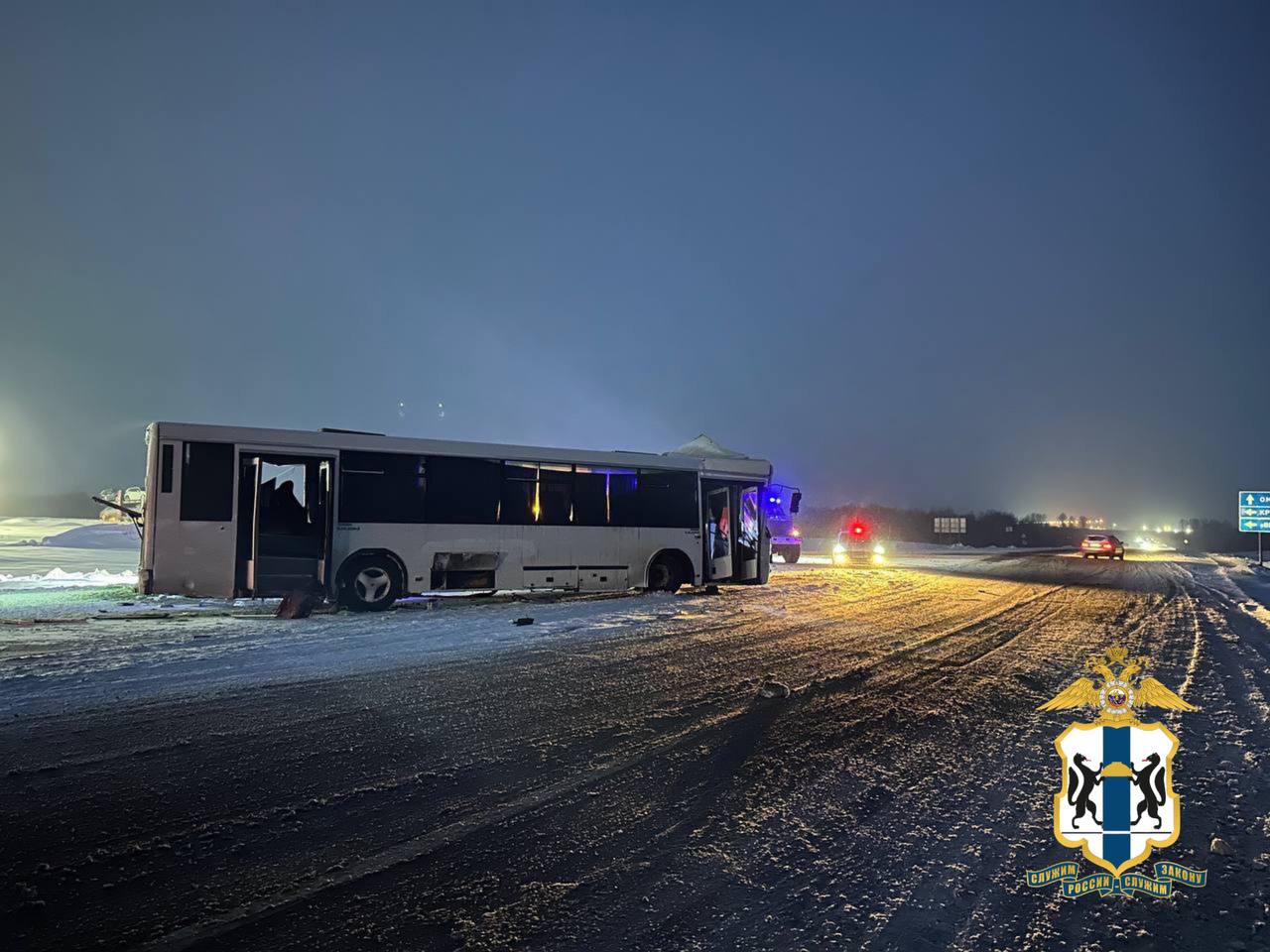 Автобус столкнулся с фурой с новосибирской области — пострадали семь человек, сообщили в местном МВД Автобус столкнулся с фурой с новосибирской области — пострадали семь человек, сообщили в местном МВД