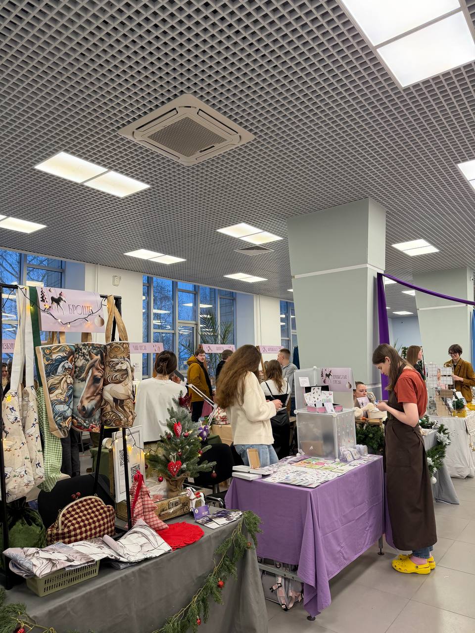 Максим Кудрявцев: Сегодня на площади Пименова в ГПНТБ состоялся новогодний фестиваль подарков «Ёлка-маркет» Максим Кудрявцев: Сегодня на площади Пименова в ГПНТБ состоялся новогодний фестиваль подарков «Ёлка-маркет»