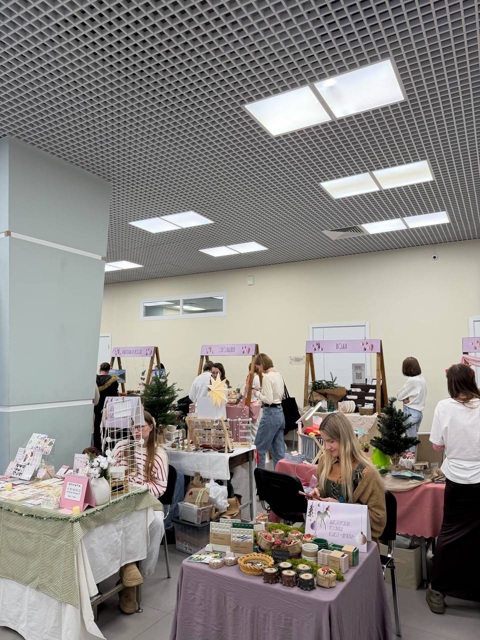 Максим Кудрявцев: Сегодня на площади Пименова в ГПНТБ состоялся новогодний фестиваль подарков «Ёлка-маркет» Максим Кудрявцев: Сегодня на площади Пименова в ГПНТБ состоялся новогодний фестиваль подарков «Ёлка-маркет»