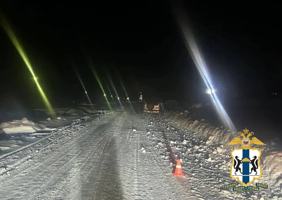 Сотрудники Госавтоинспекции устанавливают обстоятельства дорожно-транспортного происшествия, в котором погиб ребёнок