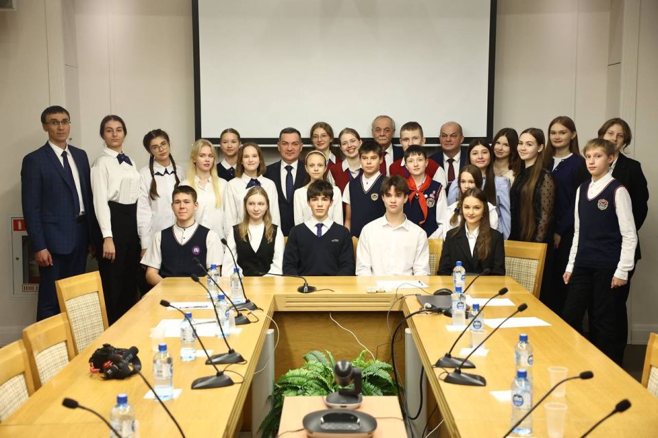 Максим Кудрявцев: Вчера встретился с победителями городского конкурса школьных пресс-центров