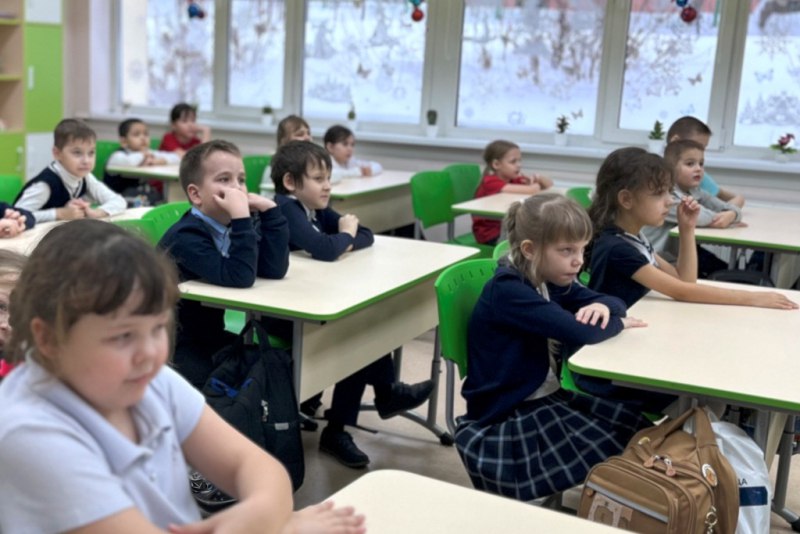 В городе Новосибирске сотрудники Госавтоинспекции и отряд ЮИД приняли участие во Всероссийской акции «Полицейский Дед Мороз!» Сотрудники Госавтоинспекции города Новосибирска в рамках Всероссийской акции «Полицейский Дед...