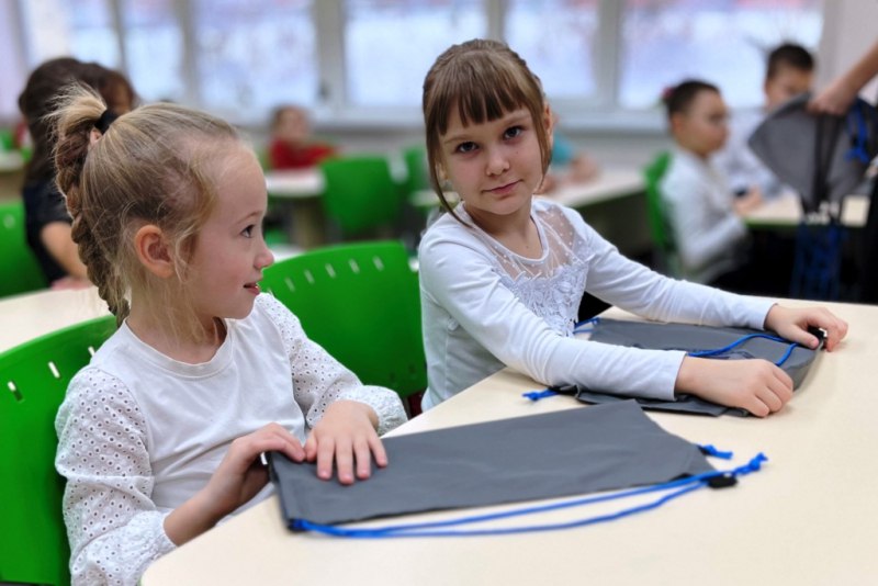 В городе Новосибирске сотрудники Госавтоинспекции и отряд ЮИД приняли участие во Всероссийской акции «Полицейский Дед Мороз!» Сотрудники Госавтоинспекции города Новосибирска в рамках Всероссийской акции «Полицейский Дед... В городе Новосибирске сотрудники Госавтоинспекции и отряд ЮИД приняли участие во Всероссийской акции «Полицейский Дед Мороз!» Сотрудники Госавтоинспекции города Новосибирска в рамках Всероссийской акции «Полицейский Дед...