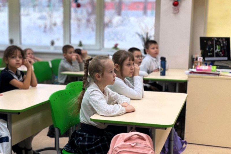 В городе Новосибирске сотрудники Госавтоинспекции и отряд ЮИД приняли участие во Всероссийской акции «Полицейский Дед Мороз!» Сотрудники Госавтоинспекции города Новосибирска в рамках Всероссийской акции «Полицейский Дед... В городе Новосибирске сотрудники Госавтоинспекции и отряд ЮИД приняли участие во Всероссийской акции «Полицейский Дед Мороз!» Сотрудники Госавтоинспекции города Новосибирска в рамках Всероссийской акции «Полицейский Дед...