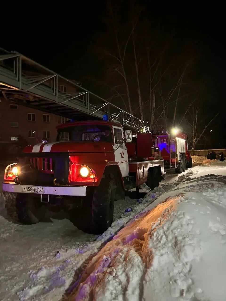 Сотрудники МЧС России подарили первого мишку-спасателя спасенному ребенку на пожаре Сотрудники МЧС России подарили первого мишку-спасателя спасенному ребенку на пожаре