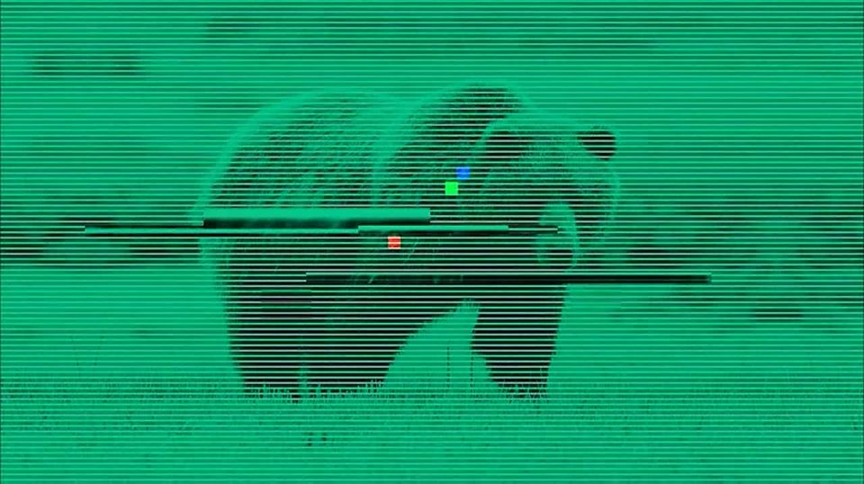 Запасное колесо отвалилось у фуры на Бугринском мосту в Новосибирске и повредило другую машину