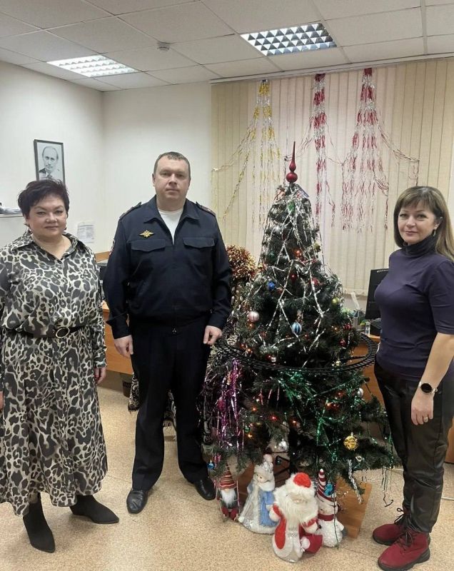 Полицейский Дед Мороз подарил праздник детям сотрудников Межмуниципального отдела МВД России на особо важных и режимных объектах Новосибирской области