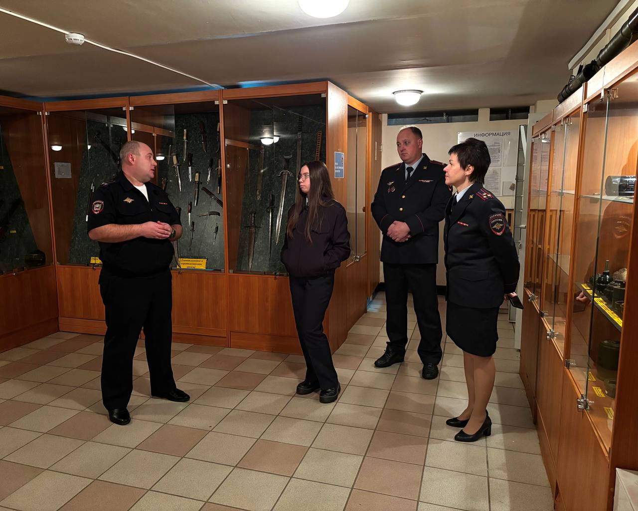 Накануне, 25 декабря начальник ГУ МВД России по Новосибирской области генерал-лейтенант полиции Андрей Кульков принял участие во Всероссийской благотворительной акции «Елка желаний» Накануне, 25 декабря начальник ГУ МВД России по Новосибирской области генерал-лейтенант полиции Андрей Кульков принял участие во Всероссийской благотворительной акции «Елка желаний»