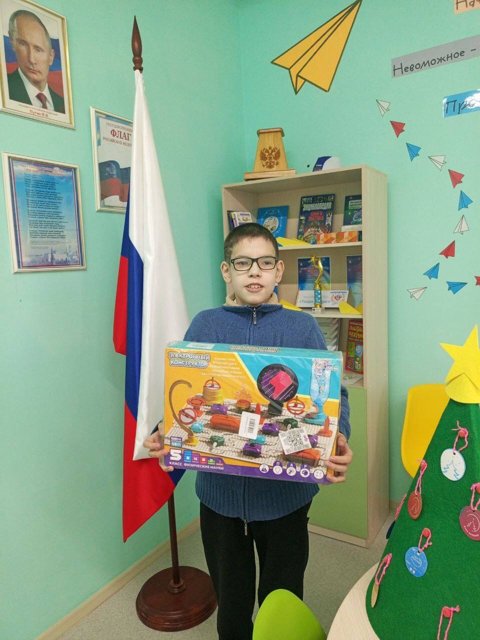 Личный состав аппарата директора и аппарата заместителей директора во главе с начальником Управления делами ФСИН России генерал-майором внутренней службы Дмитрием Шароватовым принял участие в благотворительной акции «Елка... Личный состав аппарата директора и аппарата заместителей директора во главе с начальником Управления делами ФСИН России генерал-майором внутренней службы Дмитрием Шароватовым принял участие в благотворительной акции «Елка...