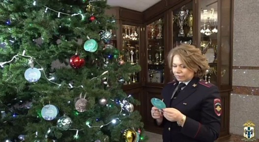 Сотрудники ГУ МВД России по Новосибирской области продолжают принимать участие во Всероссийской благотворительной акции «Елка желаний»