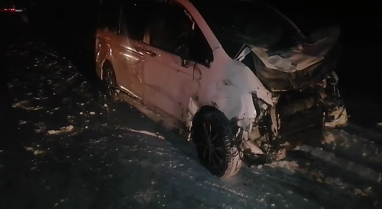 Семья из трех человек погибла в аварии в Тюменской области