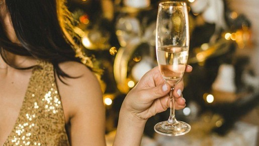 Встречаем 2026-й ярко!. «Вести Новосибирск» выяснили правила удачного наряда для новогодней ночи-2026