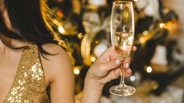 Встречаем 2026-й ярко!. «Вести Новосибирск» выяснили правила удачного наряда для новогодней ночи-2026