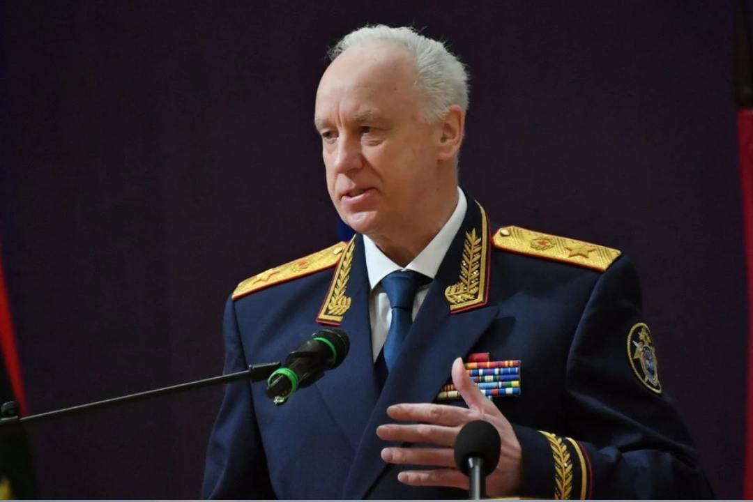 Глава СКР Александр Бастрыкин поручил проверить нападение бывших учеников на директора школы в Новосибирске