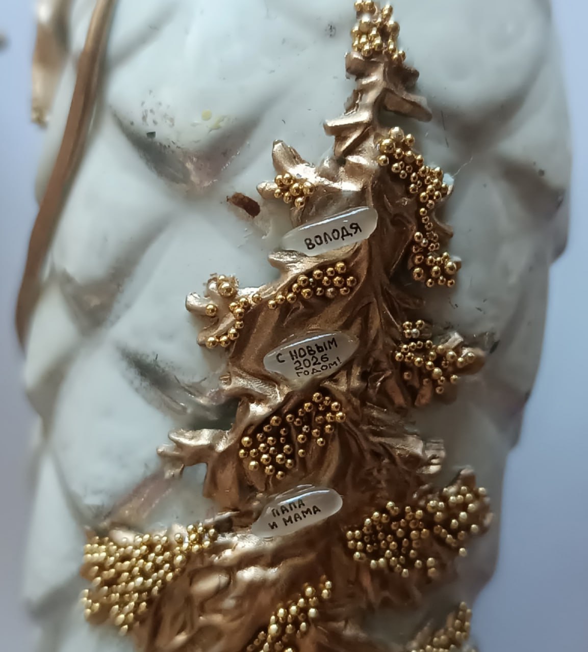 «Имена родных написал на рисовом зернышке»: новосибирский мастер создал крошечные открытки для жены и троих сыновей «Имена родных написал на рисовом зернышке»: новосибирский мастер создал крошечные открытки для жены и троих сыновей