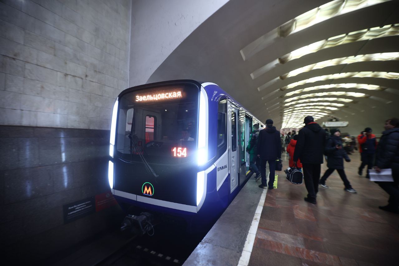 Ещё два состава «Ермак» начали возить пассажиров в новосибирском метро