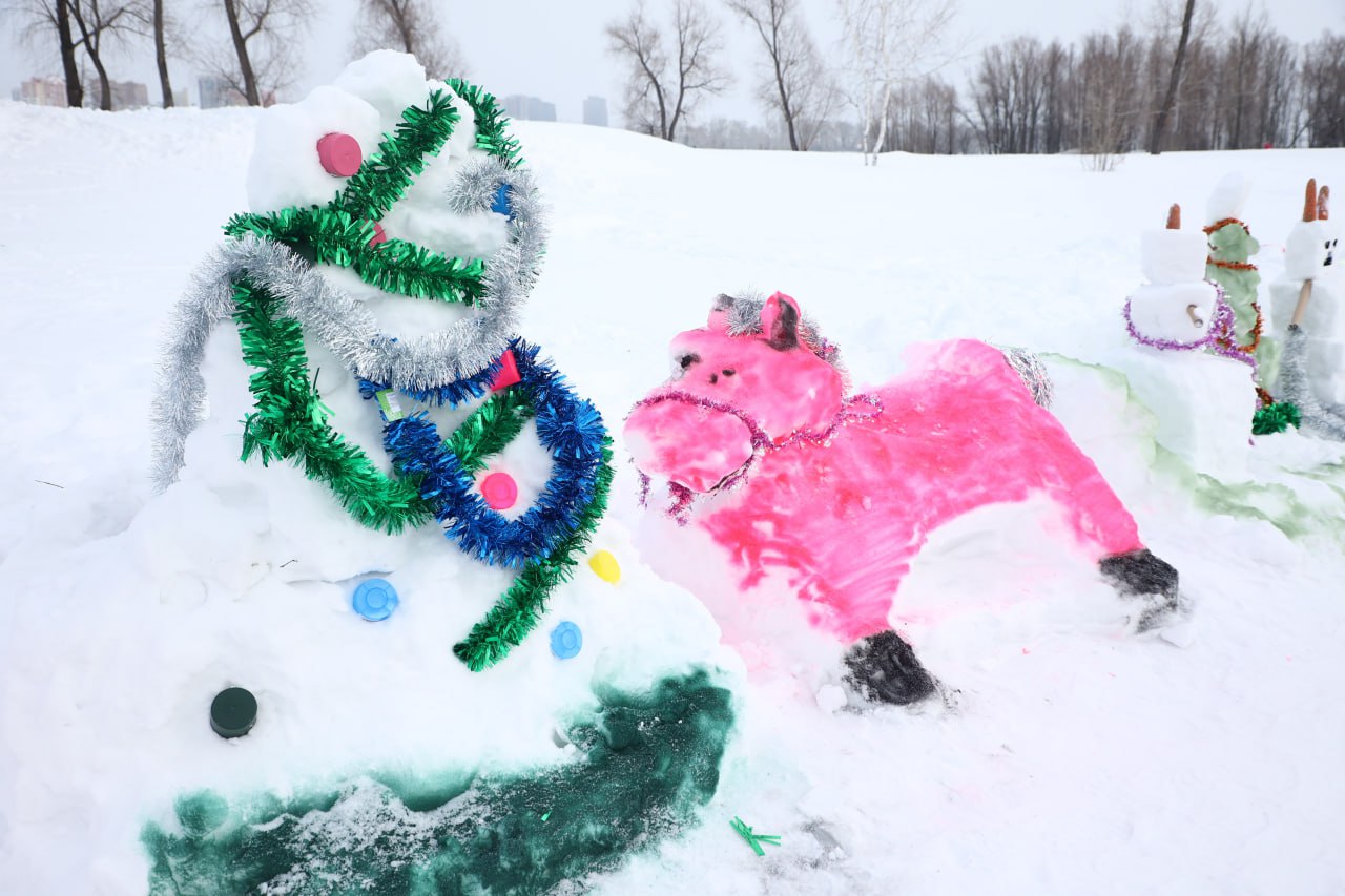 Новосибирцы слепили десятки снежных баб: рассматриваем самые весёлые фигуры Новосибирцы слепили десятки снежных баб: рассматриваем самые весёлые фигуры